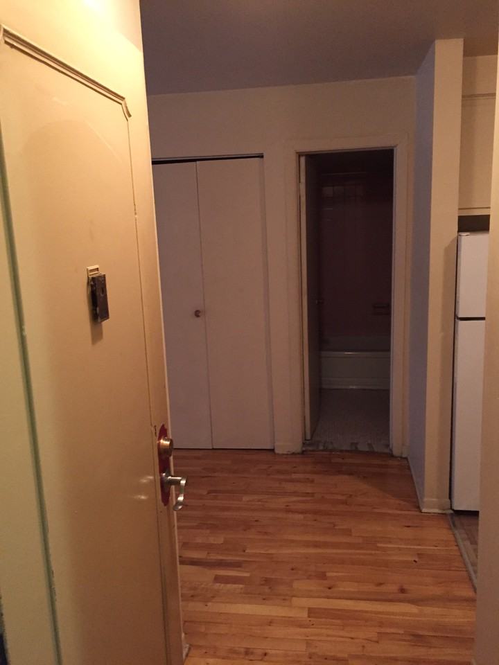 450 33e Avenue - Photo 3 of 4