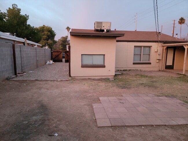 795 E 1st Pl #Az - Photo 2 of 10