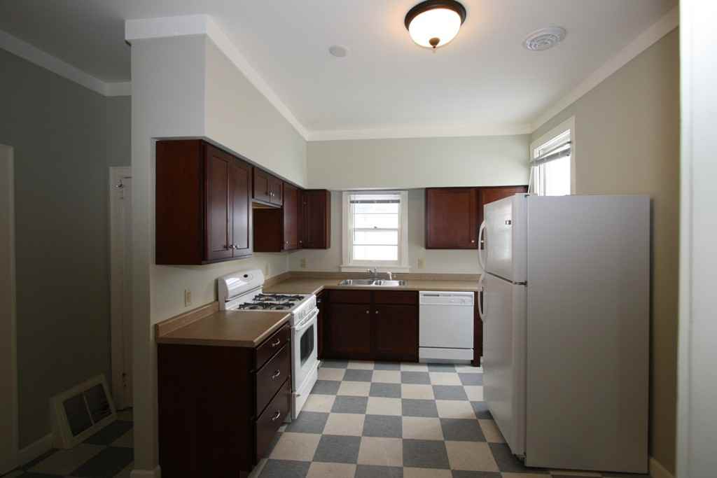 1908 Roblyn Ave #1 - Photo 5 of 9