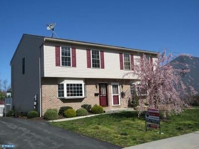 519 E Linden St - Photo 2 of 23