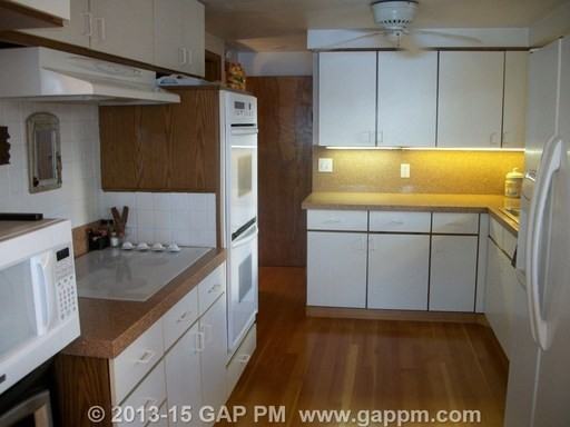 1893 N Jantzen Ave - Photo 3 of 9