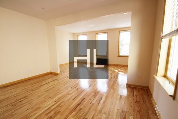 22-63 Crescent St #3 - Photo 3 of 12