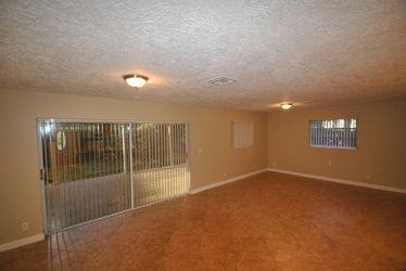 1612 Nw 5th St - Photo 2 of 10