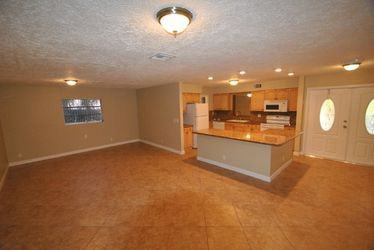 1612 Nw 5th St - Photo 3 of 10