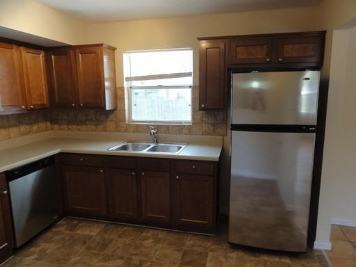 5608 Moret Dr E - Photo 2 of 24