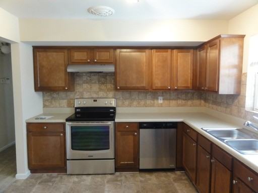 5608 Moret Dr E - Photo 3 of 24