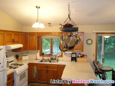 21800 Rouillard Blvd - Photo 2 of 9
