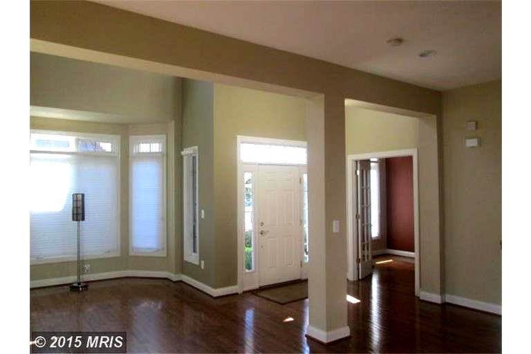 18376 Fairway Oaks Square - Photo 3 of 13