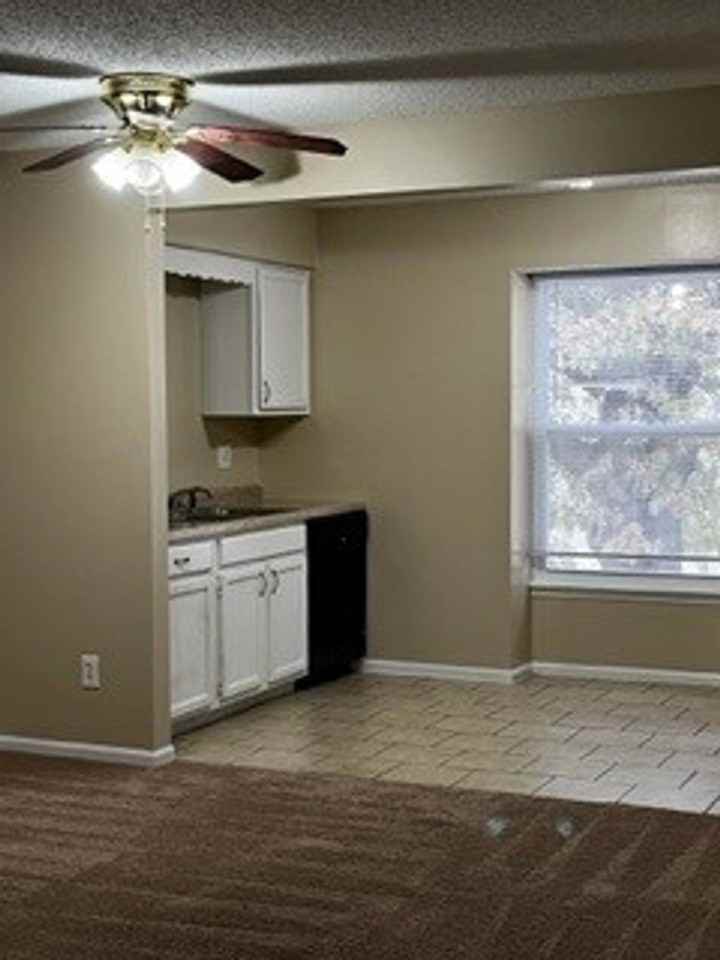 Great One Bedroom available now in Raytowns Schools! - Photo 2 of 11