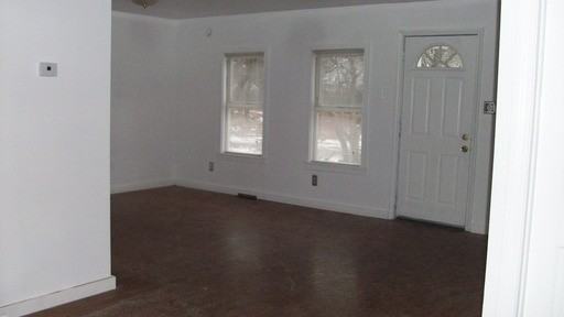 4 Rowe Ln - Photo 3 of 9