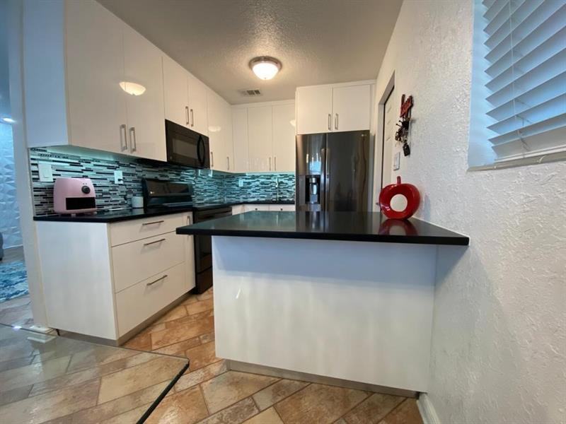 1505 Northwest 58th Avenue - Photo 2 of 5