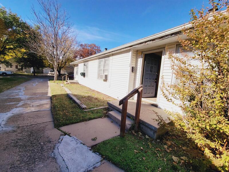734 S Ellis St - Photo 2 of 13