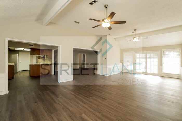 1209 Limetree Ln - Photo 3 of 15