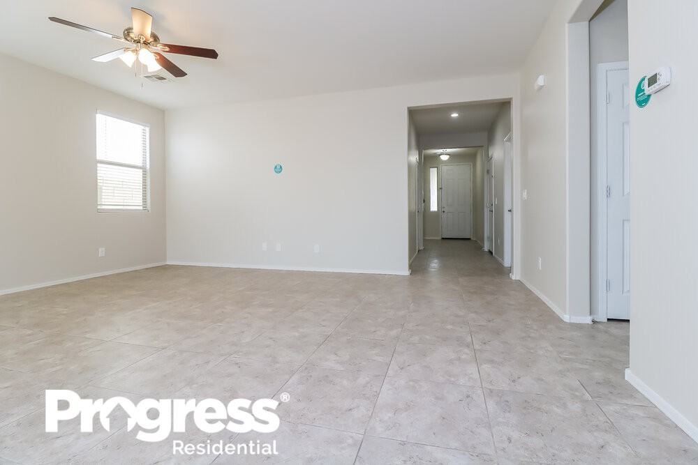 7749 W Glass Ln - Photo 3 of 20