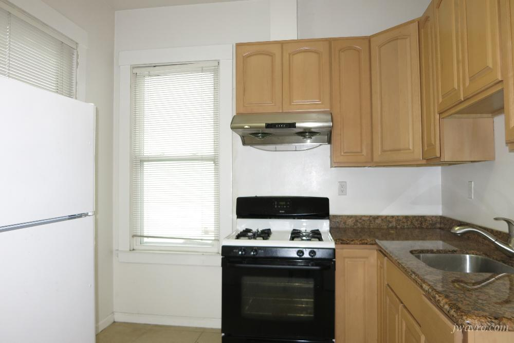 2205 Lombard St - Photo 2 of 8