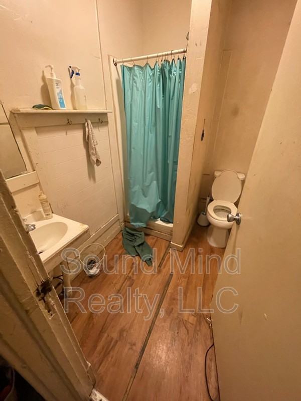1422 1422 E Jones St - B - Photo 2 of 3