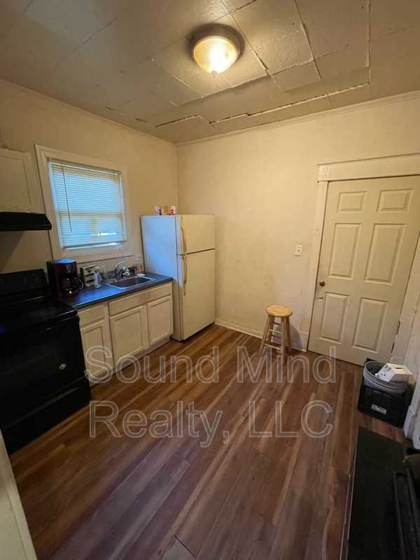 1422 1422 E Jones St - B - Photo 3 of 3