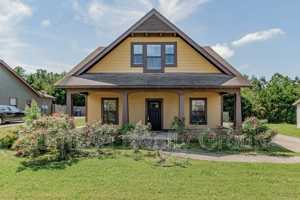 featured image of 124 Enclave Ave