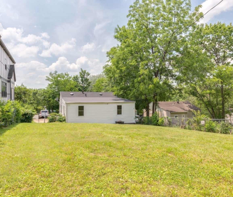 707 S 15th St - Photo 2 of 13