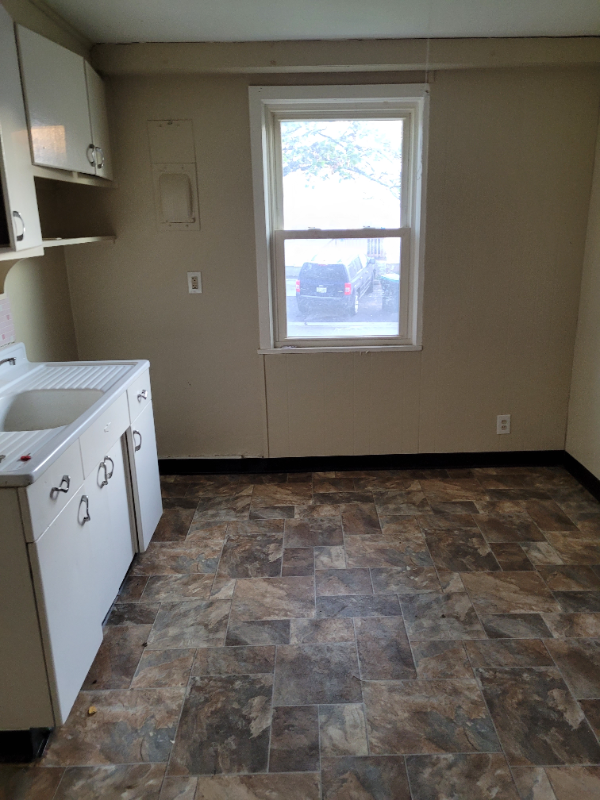 35 Thoreau Ct - Photo 2 of 4