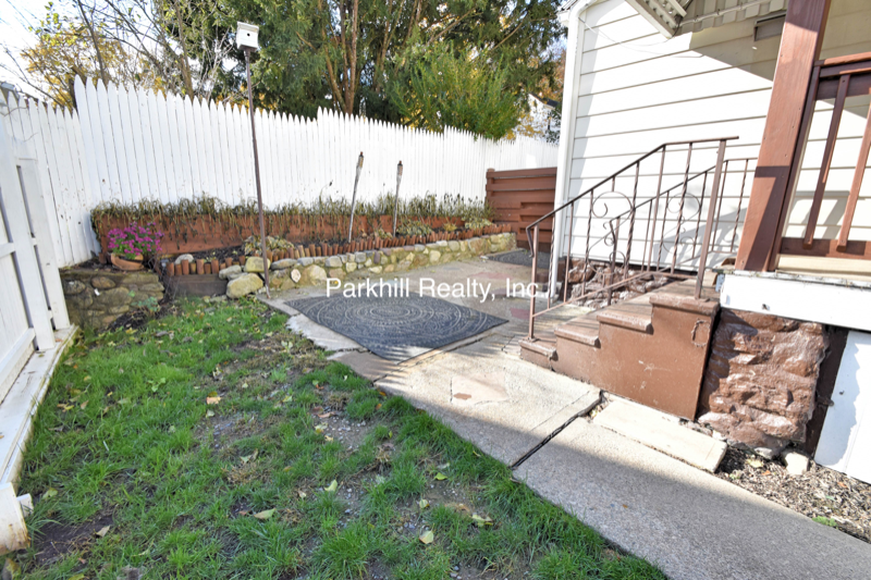 216 Chestnut St - Photo 3 of 13