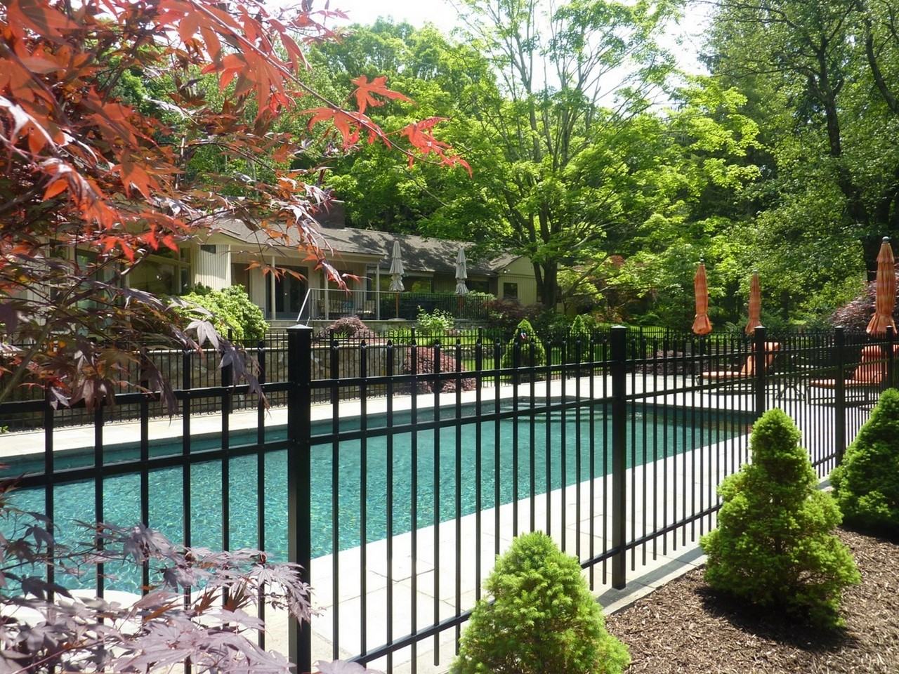 283 Woodbury Rd - Photo 3 of 29