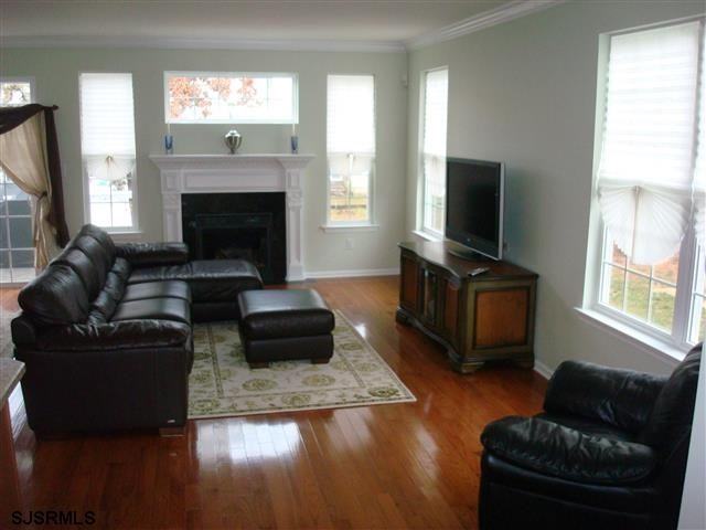 56 Meadow Cir - Photo 3 of 11