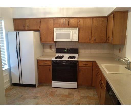 1084 Schmidt Ln - Photo 2 of 8