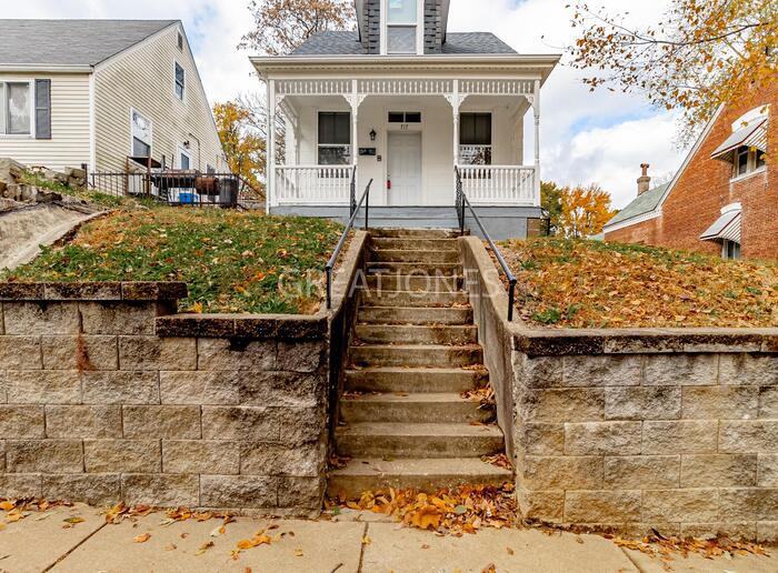 717 S Benton Ave - Photo 3 of 28