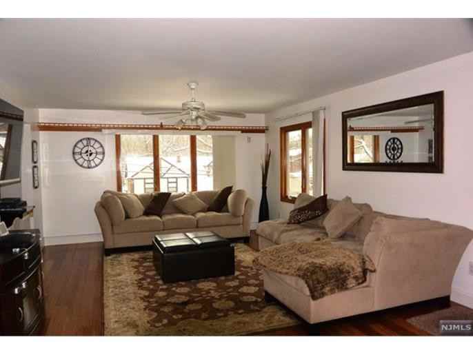 400 Walnut St - Photo 2 of 11