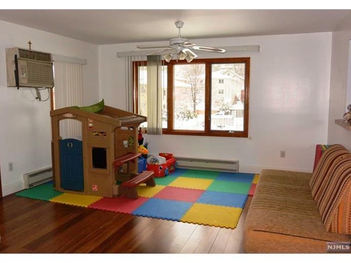 400 Walnut St - Photo 3 of 11