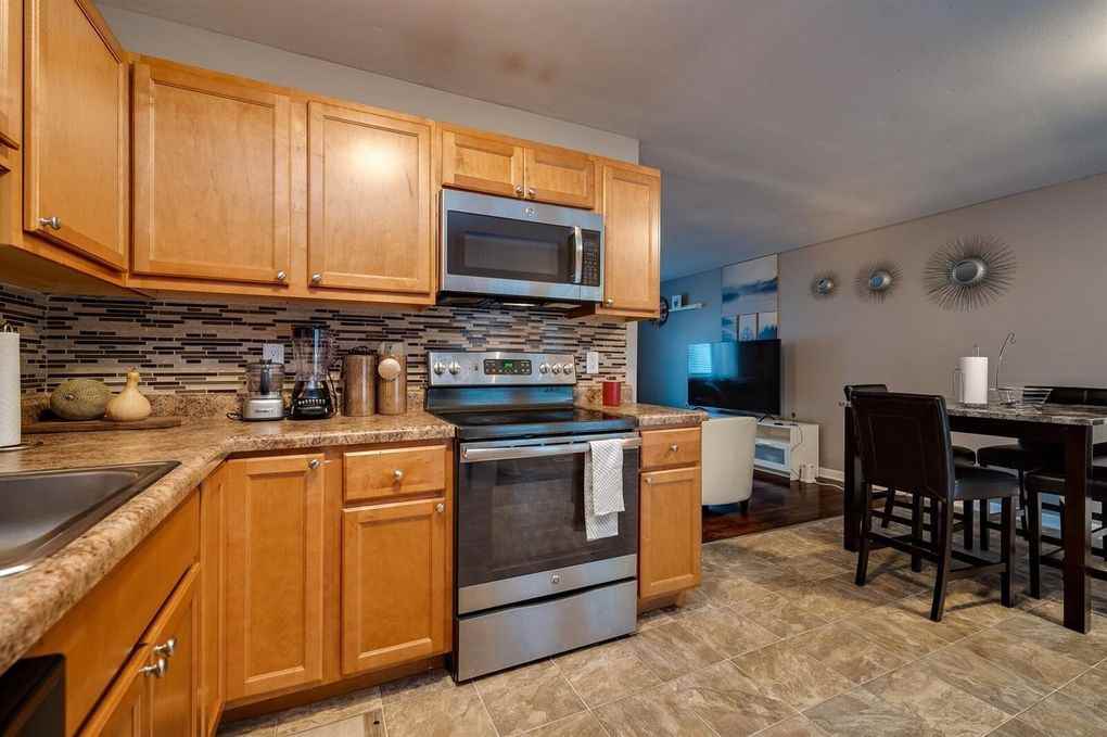 9642 Arvin Ave #1 - Photo 3 of 10
