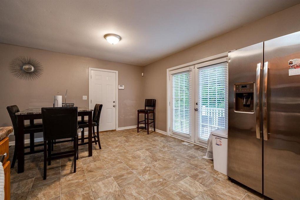 9642 Arvin Ave #1 - Photo 4 of 10