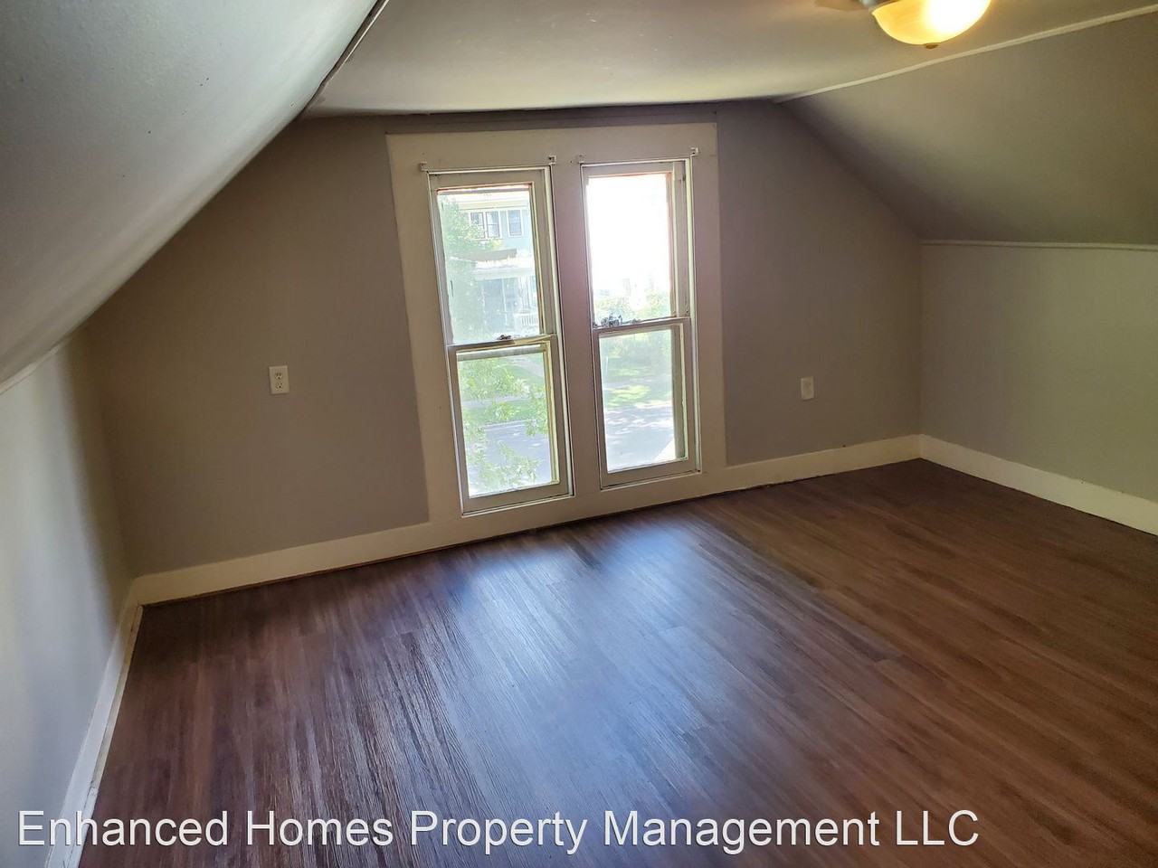 835 19th St - Photo 3 of 15