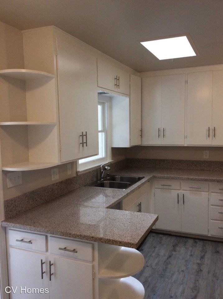 2233 Mary St - Photo 3 of 28