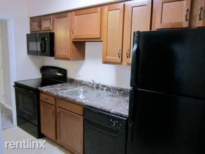 Royal Court Apartments - Photo 2 of 8