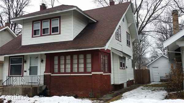 2530 Maple Pl - Photo 2 of 6