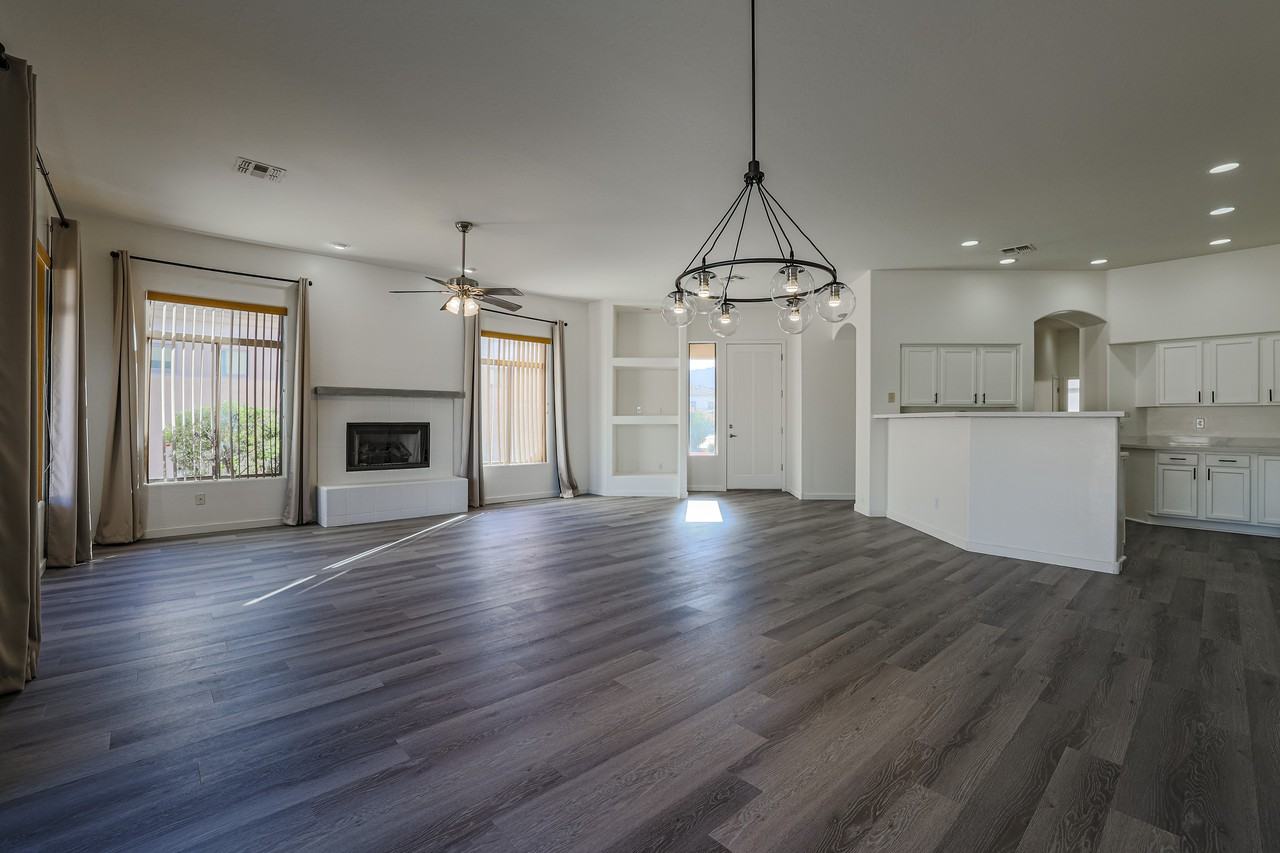 2126 East Fawn Drive - Photo 4 of 34