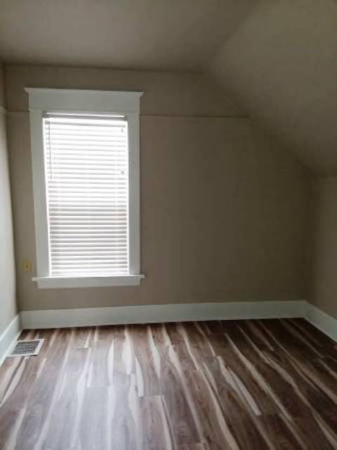 183 1st Avenue East N #B - Photo 4 of 7