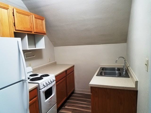183 1st Avenue East N #B - Photo 2 of 7