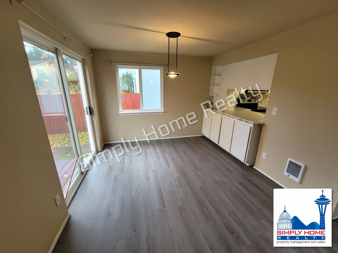 612 Malibu Dr Se - Photo 4 of 16