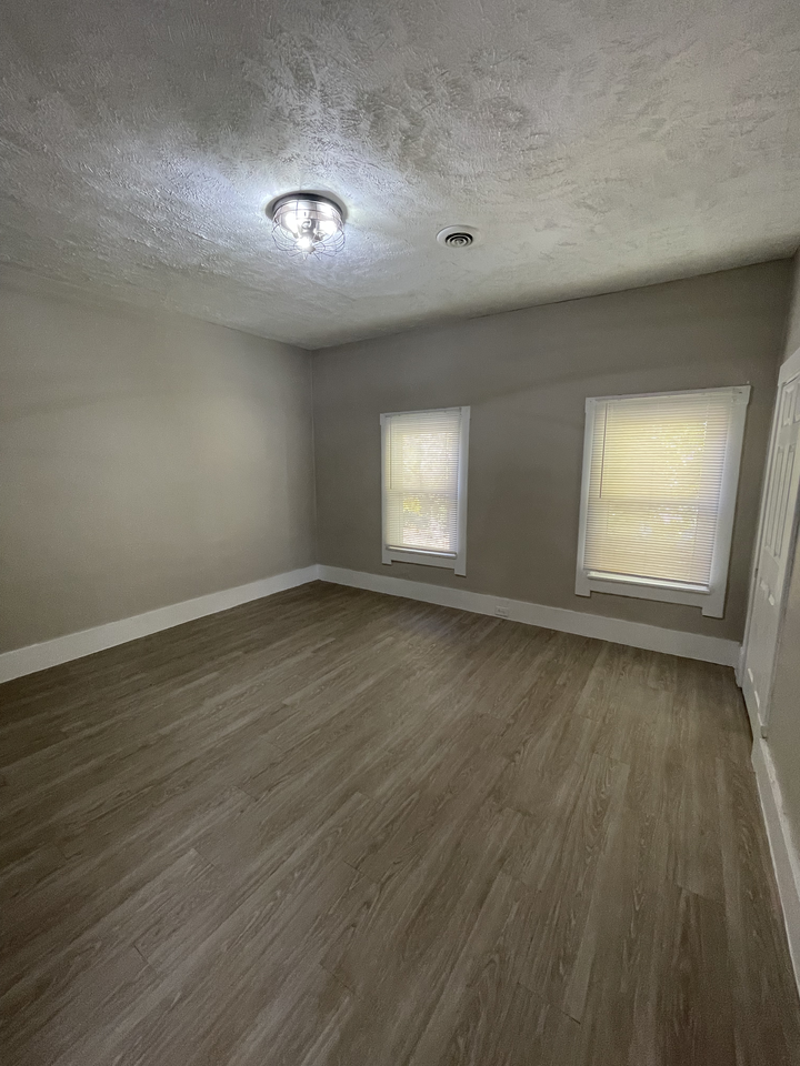 1409 Auburn Ave - Photo 2 of 10
