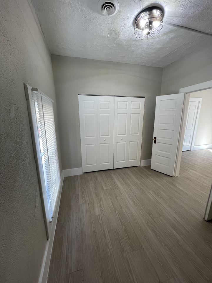1409 Auburn Ave - Photo 3 of 10