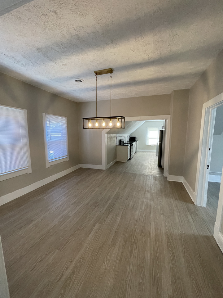 1409 Auburn Ave - Photo 4 of 10