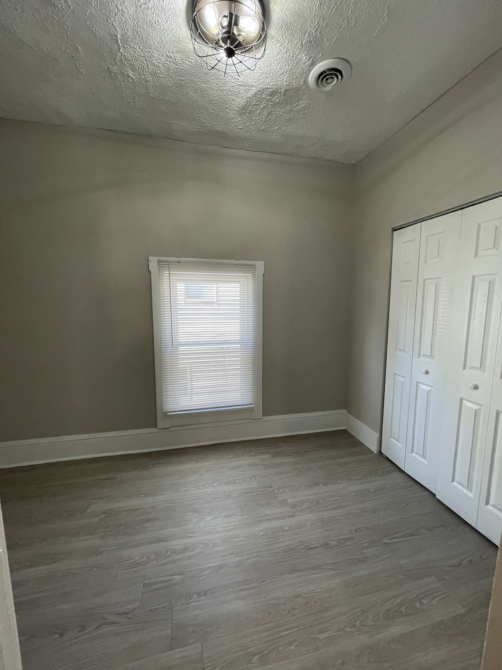 1409 Auburn Ave - Photo 5 of 10