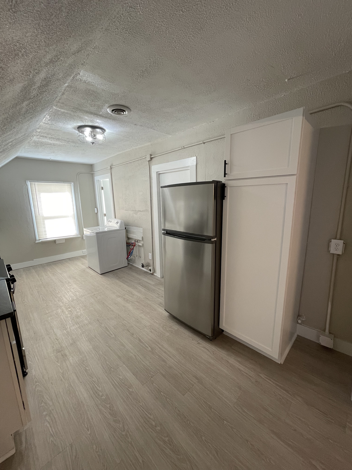 1409 Auburn Ave - Photo 7 of 10