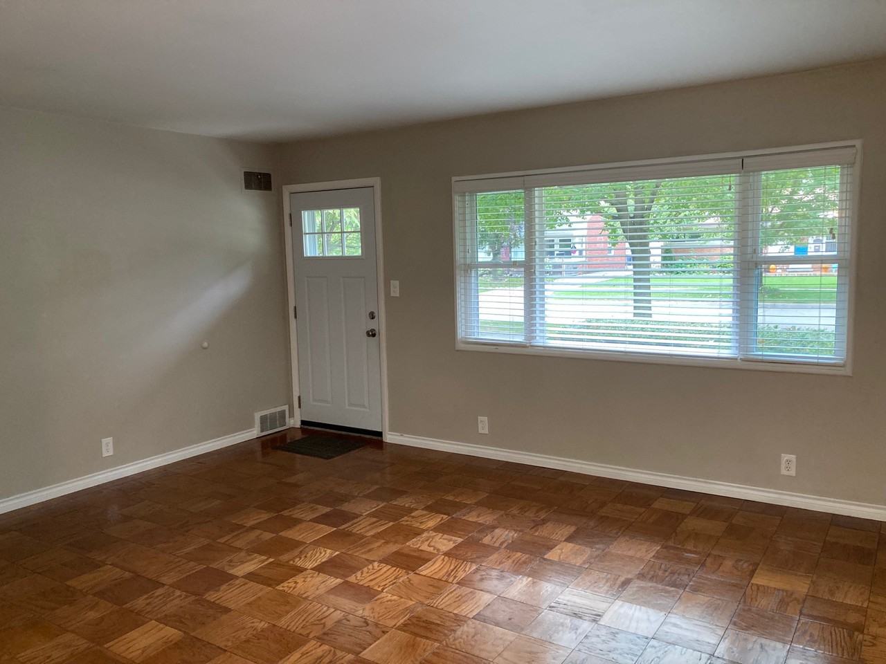 34 Essex St - Photo 2 of 16