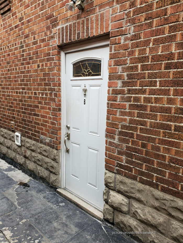 77 Bowie Ave - Photo 2 of 9