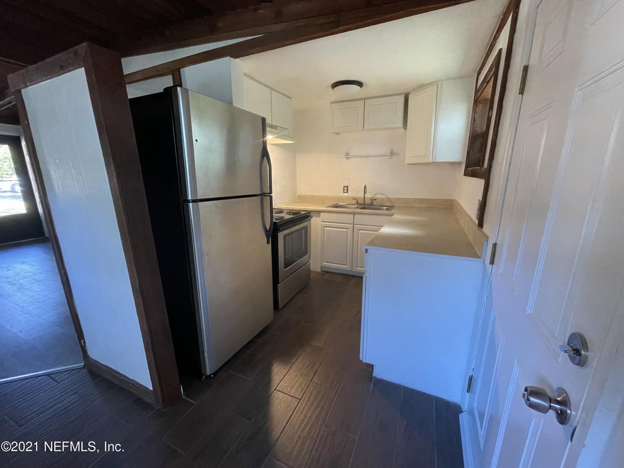 8306 Galveston Ave - Photo 3 of 10