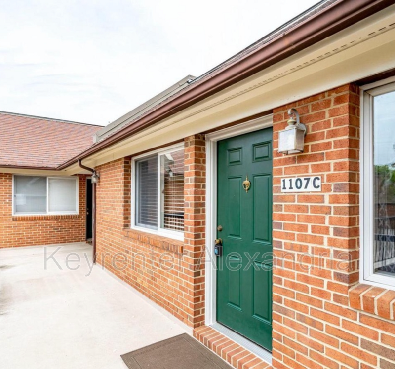 1107 N Taylor St #C - Photo 3 of 28